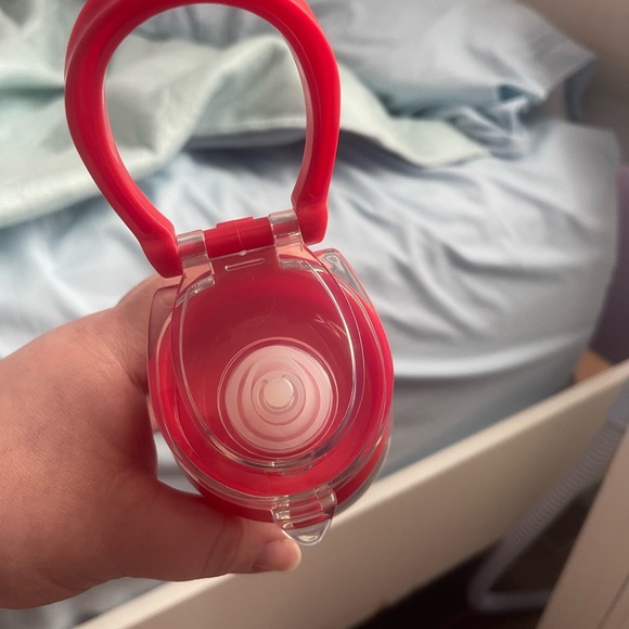 Souvenir water bottle with all Disney characters design 2020 edition - Picture 3 of 5